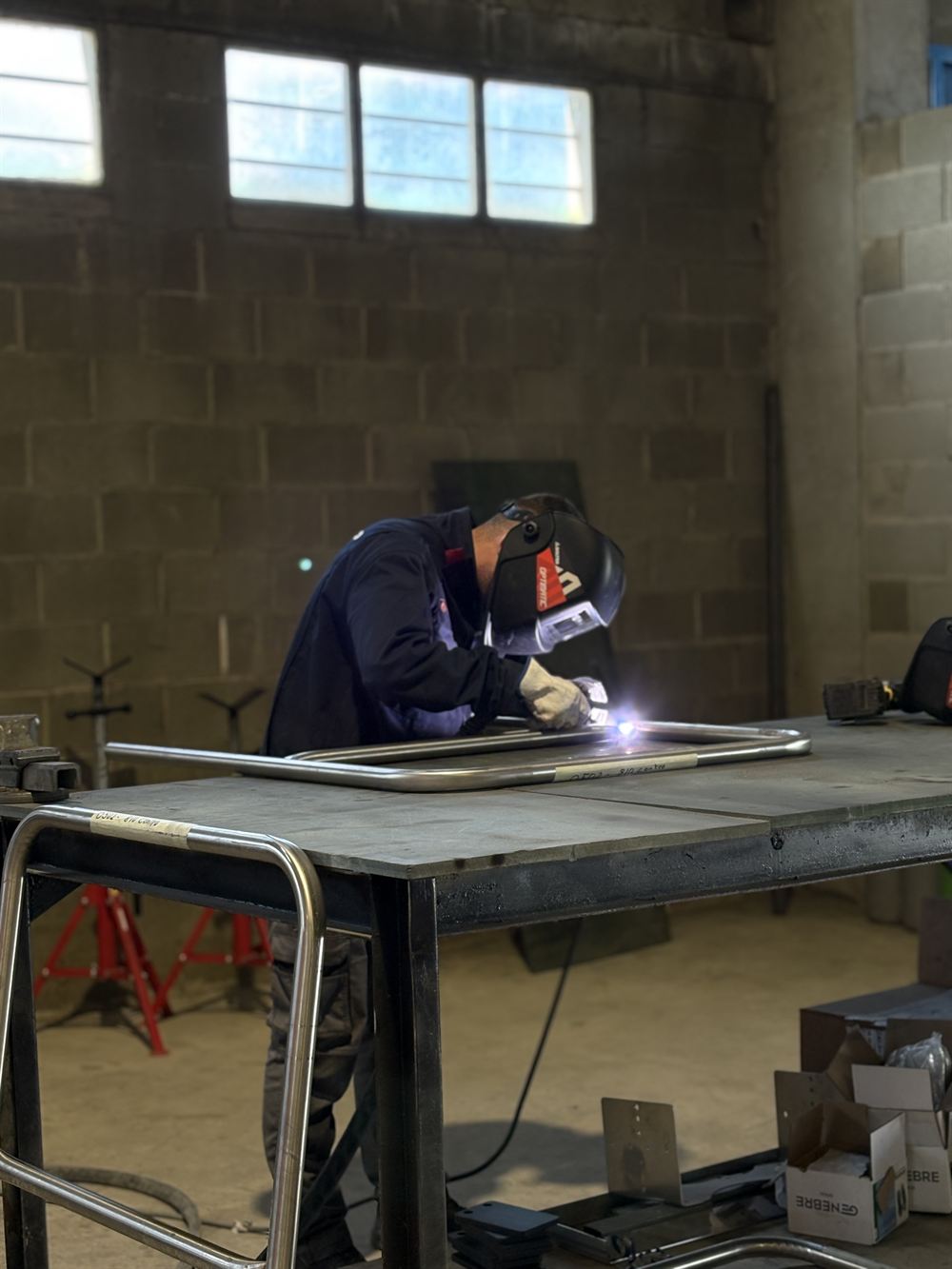 Trabajos metálicos: soldadura de un bastidor de acero