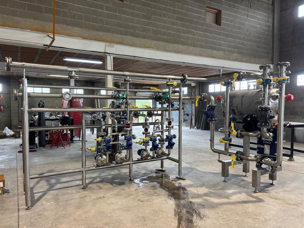 Instalación de tuberías y válvulas de acero inoxidable para industria química