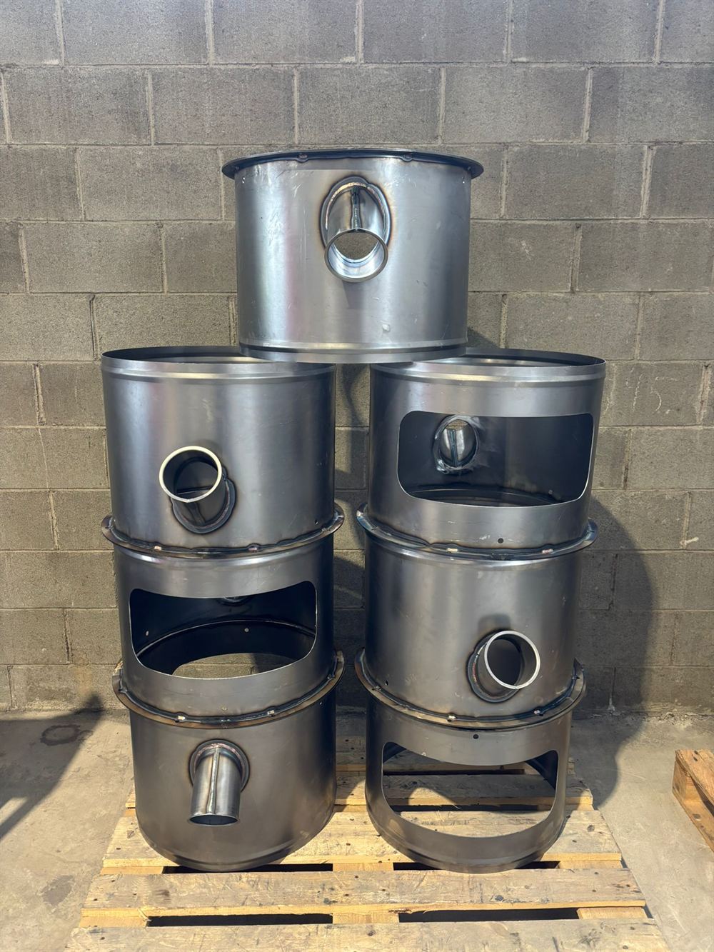 Calderería industrial: depósitos cilíndricos de acero inoxidable fabricados a medida por MSP Soldaduras